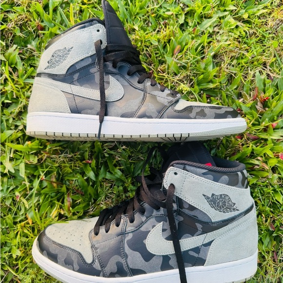 Jordan Black and Gray Camo Men's Shoes - Picture 2 of 6